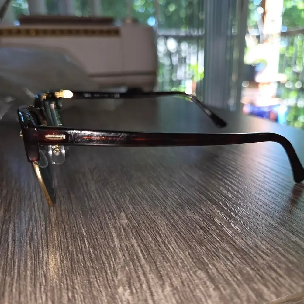 These are ray ban clubmaster classic
